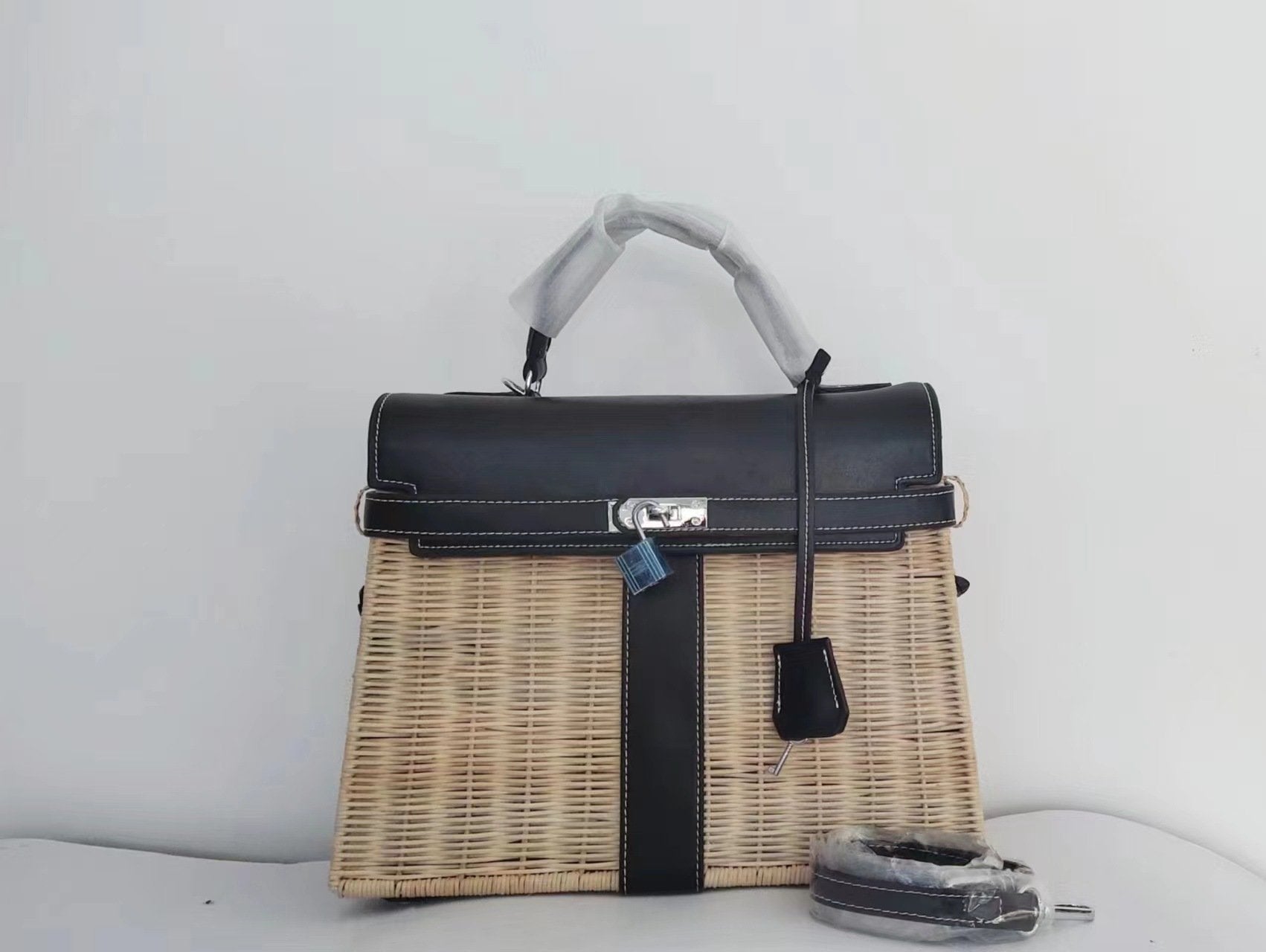 Women's french straw bag